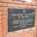 Mława, ul. Warszawska. Cmentarz żydowski. Tablica przy bramie głównej.